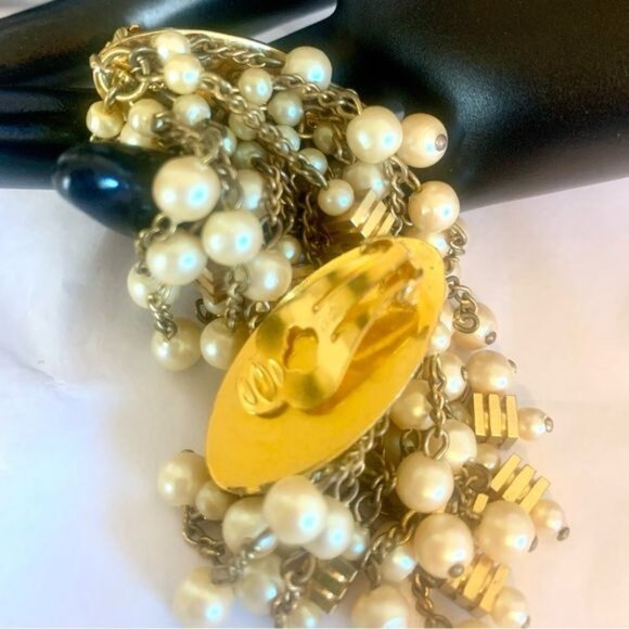 Vintage DAVID GRAU DAG Signed Faux Pearl Cascading Cluster Clip-on Earrings - Picture 3 of 5